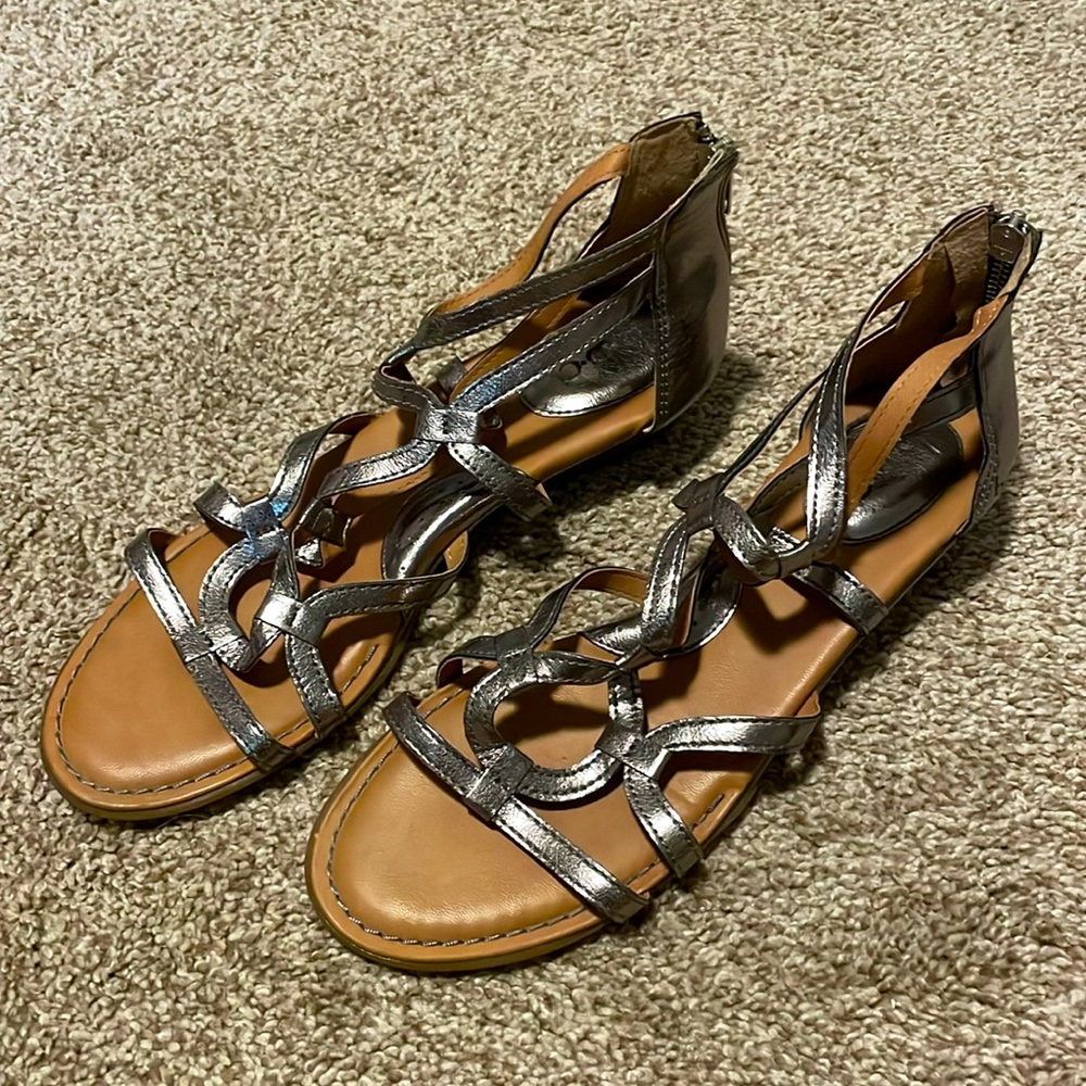 Like New boc silver sandals